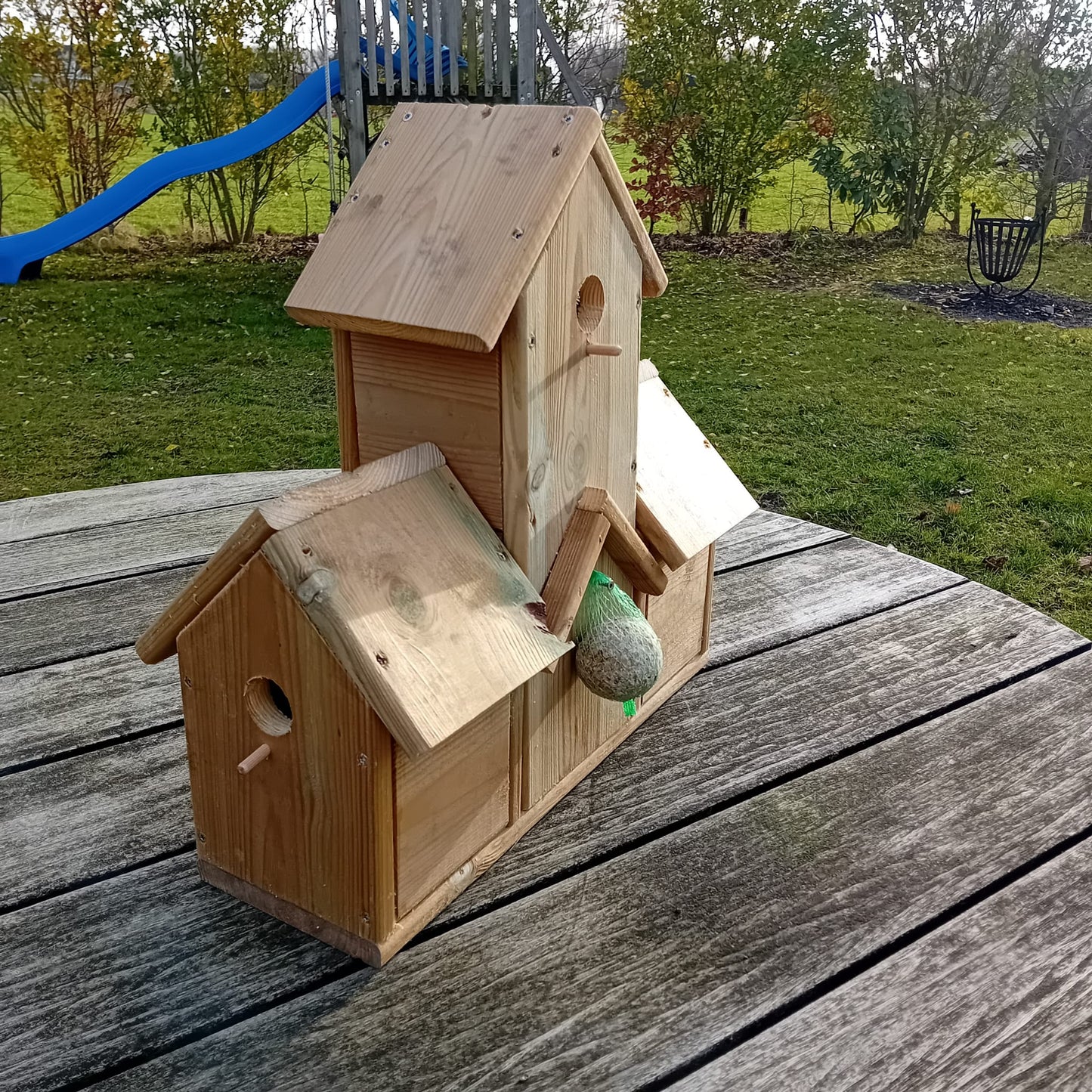 Houttan Vogelvilla XL – Drie Nestkastjes met Centrale Voerplek