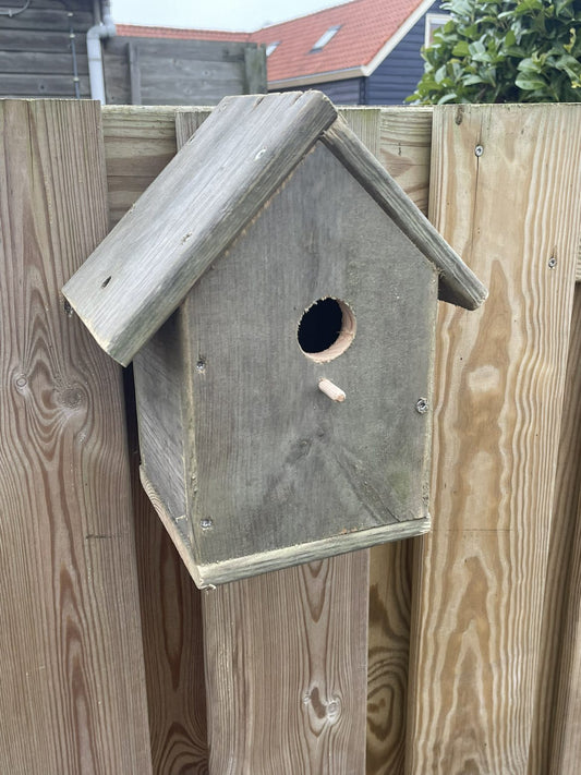 Houttan vogelhuis van gerecycled grenen