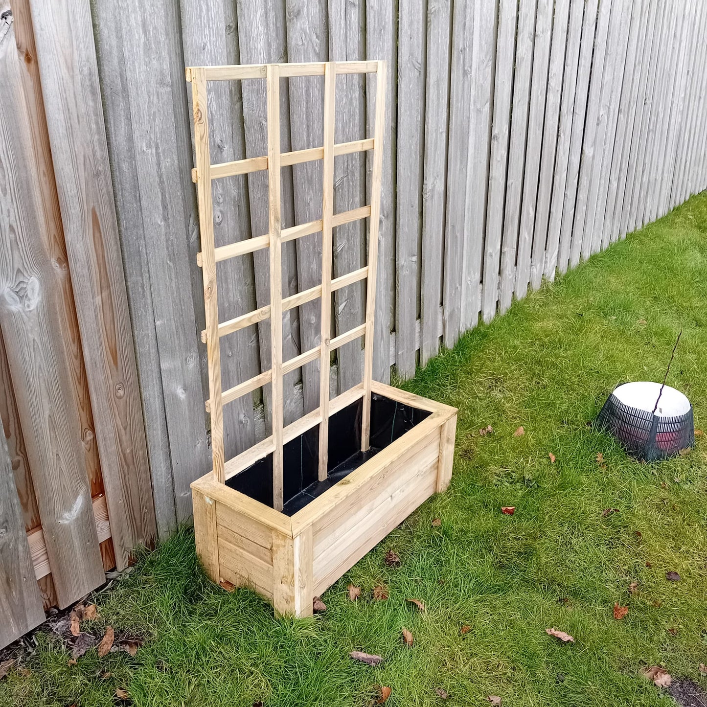 Moestuinbak met rek – 80 × 30 × 30 cm | hoogte incl. rek 140 cm