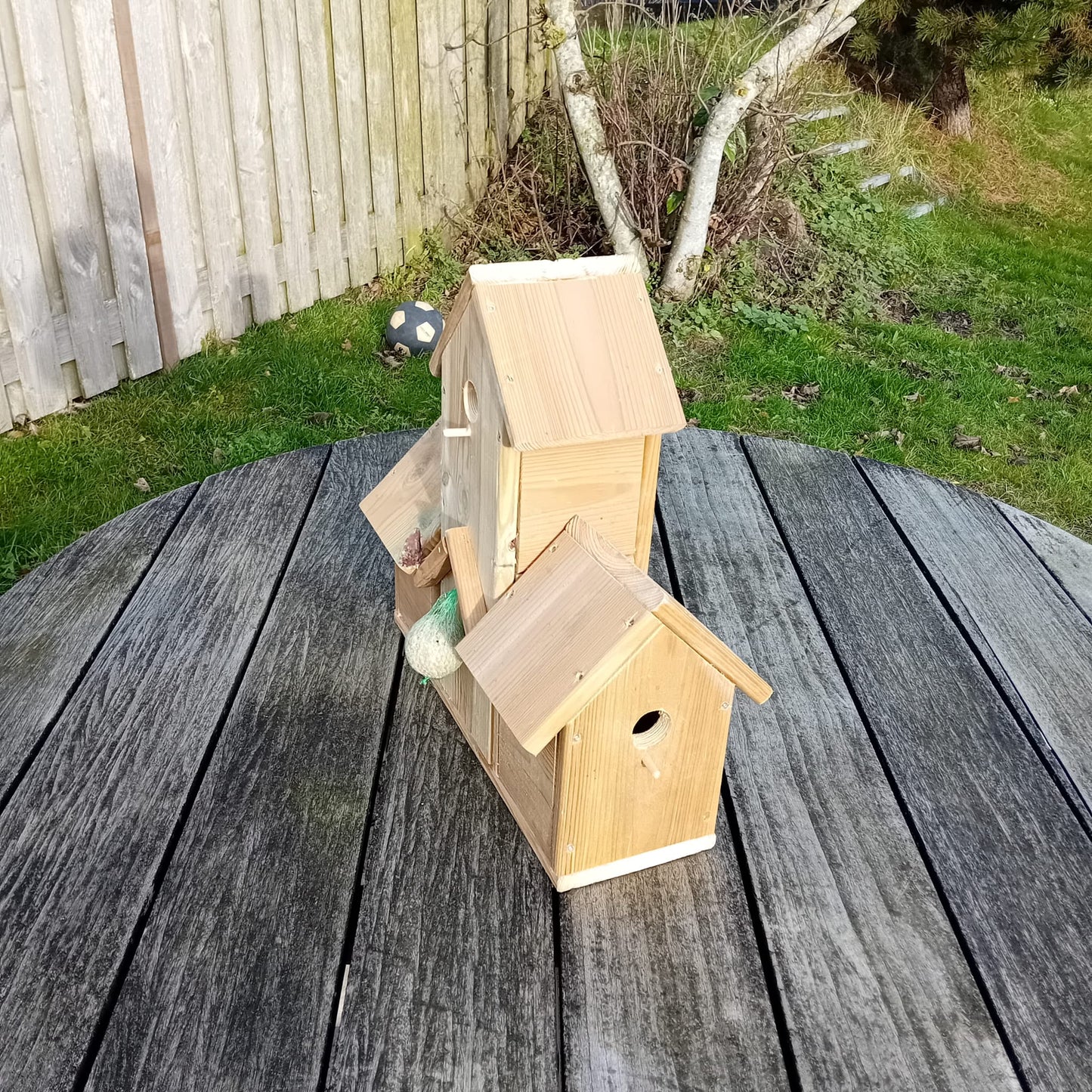 Houttan Vogelvilla XL – Drie Nestkastjes met Centrale Voerplek