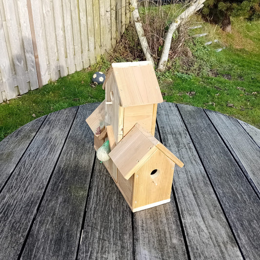 Houttan Vogelvilla XL – Drie Nestkastjes met Centrale Voerplek