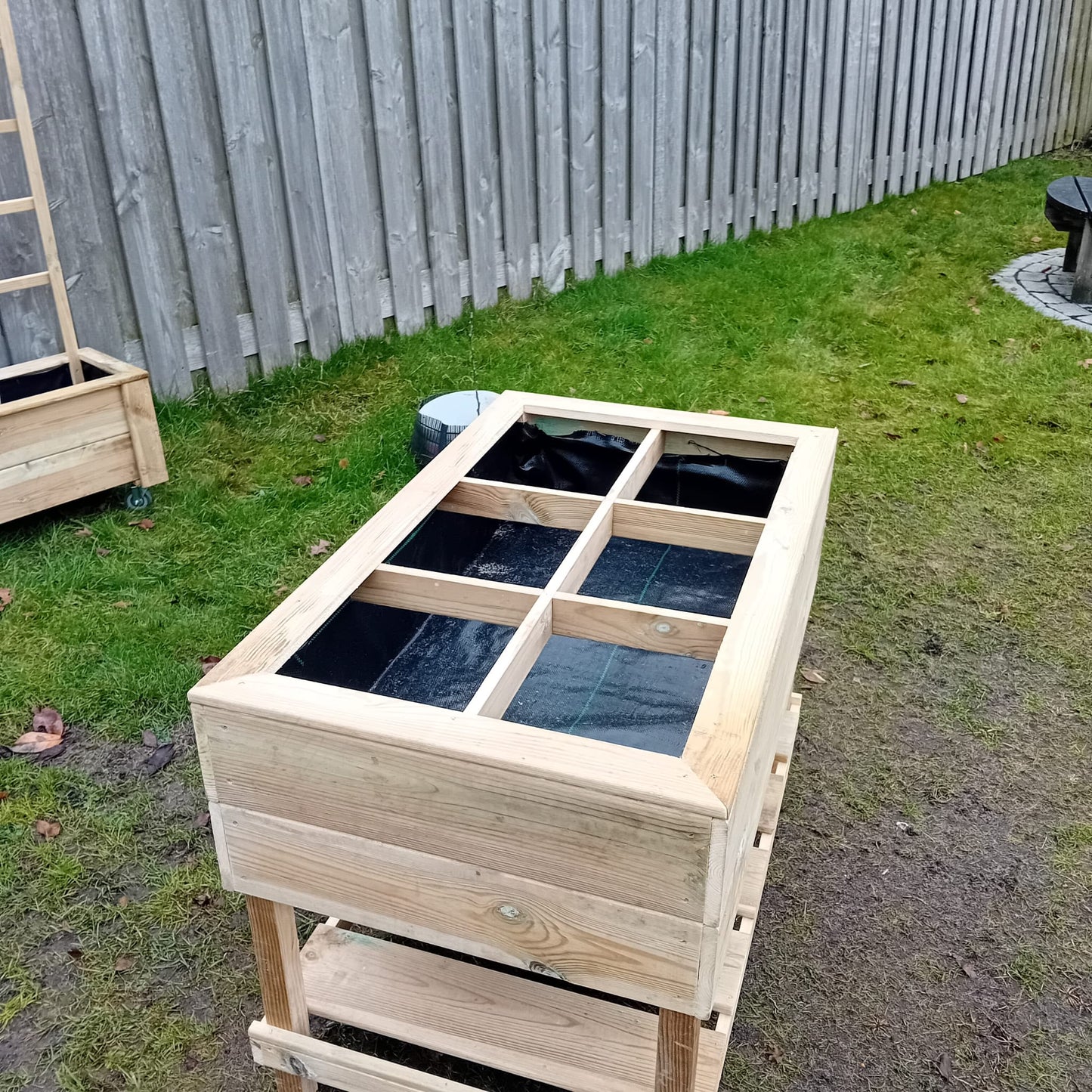 Houttan Moestuinbak met Raster – 6 vakken | 100 × 60 × 70 cm