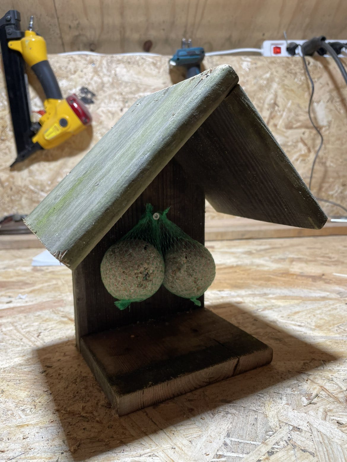 Voederhuisje gerecycled grenen