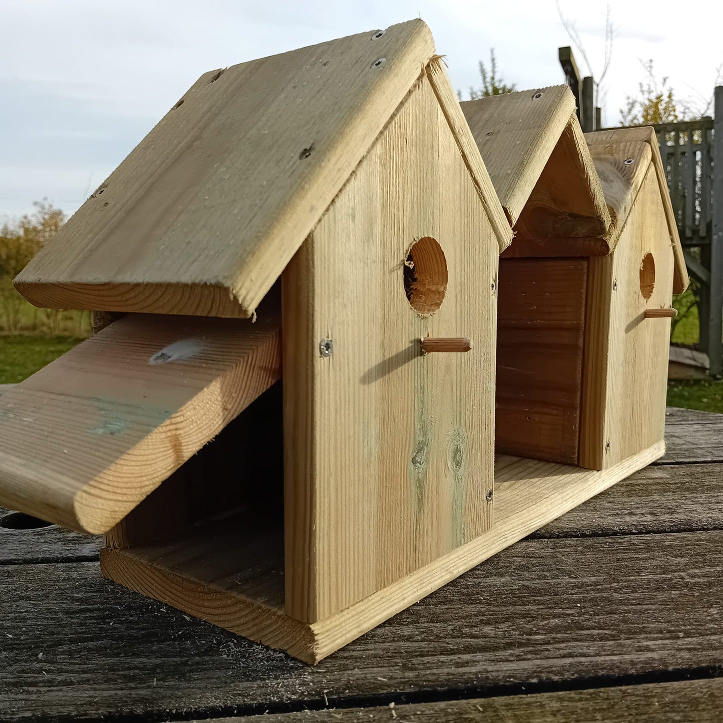 Houttan Vogelvilla – Dubbel Nestkastje met Voerplek